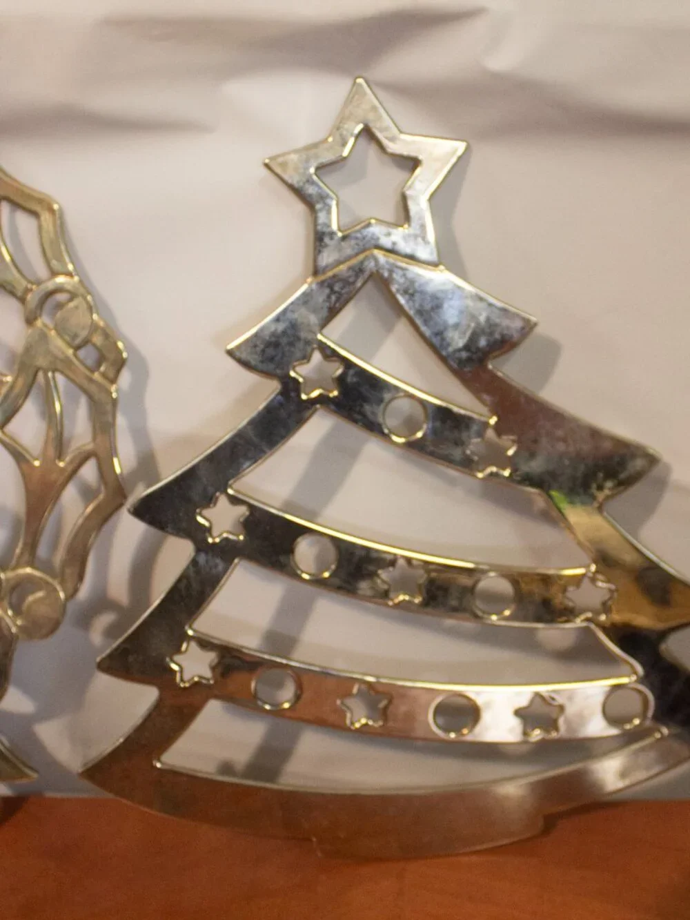 Set of 4 Silver Metal Christmas Trivets – Santa, Tree, Wreath – Footed Decor
